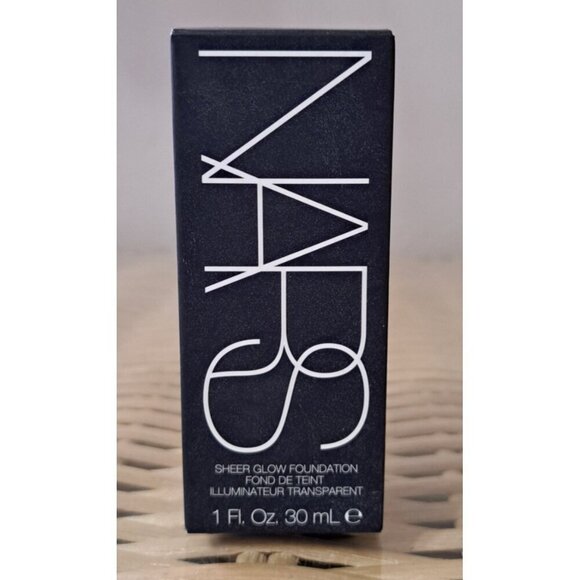 Nars Light Reflecting Foundation OSLO Light 1 - Full Size 30mL / 1 Oz. - Picture 1 of 12